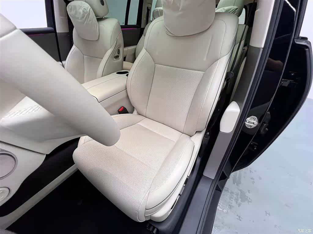 Li Auto i8, 2025 4