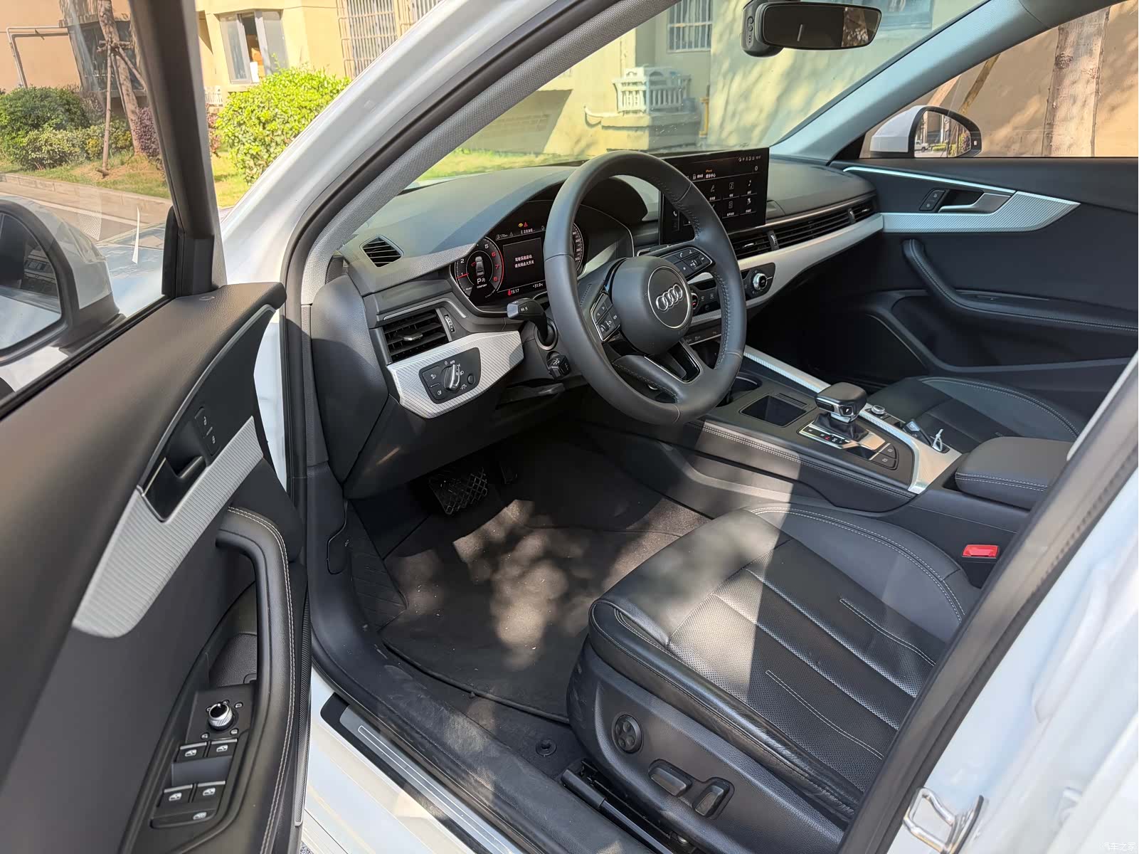 Audi A4L, 2022 все фото