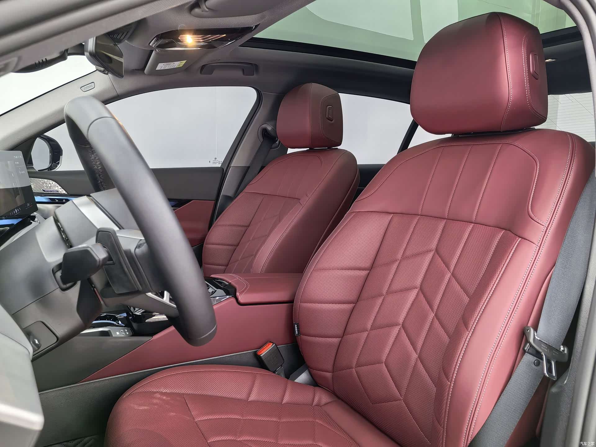 BMW 5 Series, 2025 24