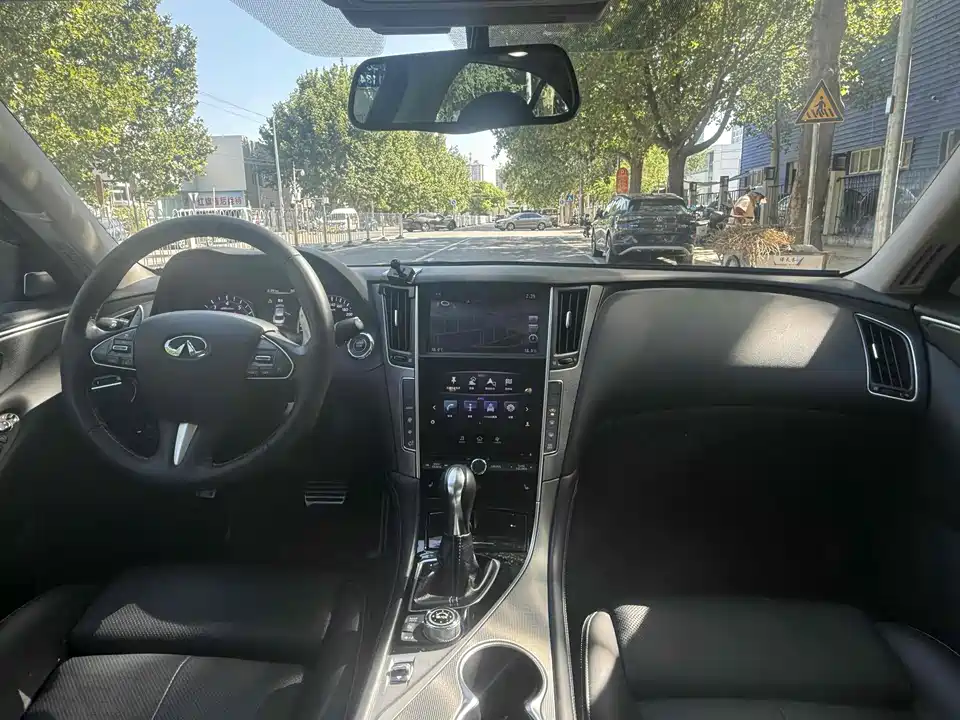 Infiniti Q50L