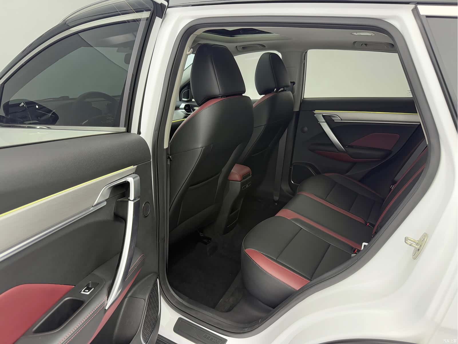 Geely Coolray, 2022 19