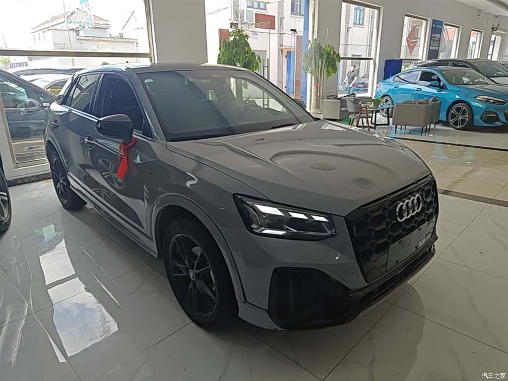 Audi Q2L, 2023 4