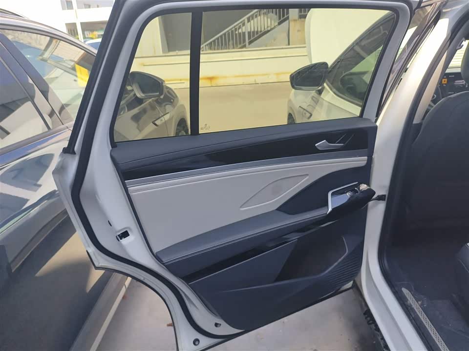 Volkswagen ID.6 CROZZ