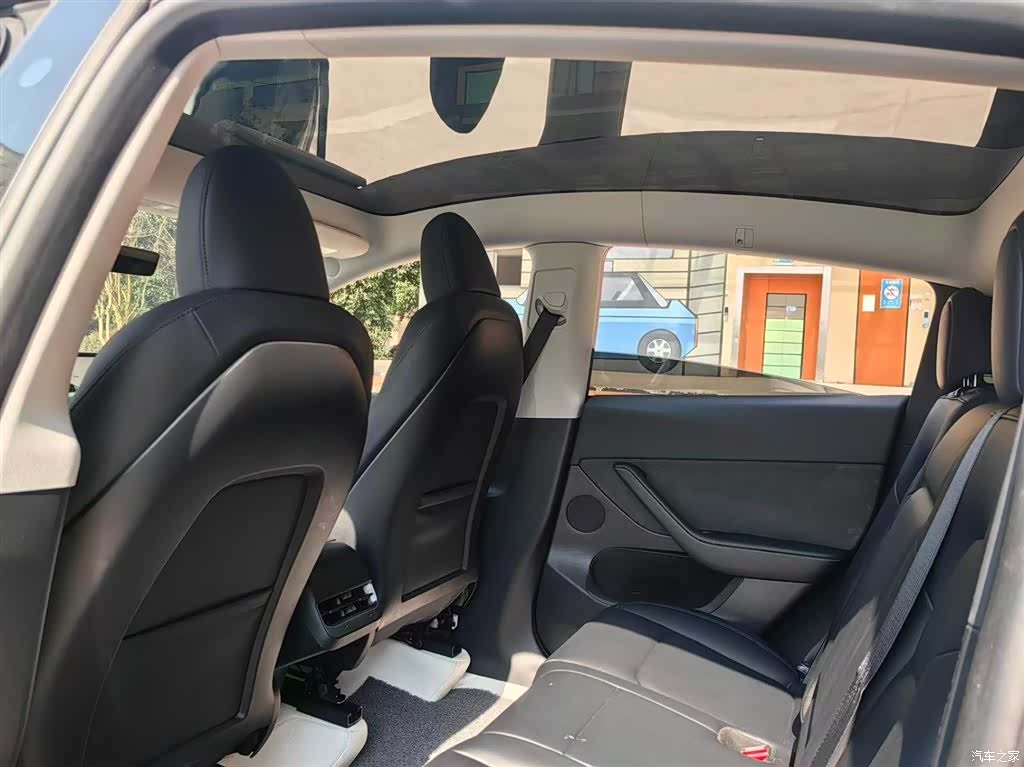 Tesla Model Y, 2024 8