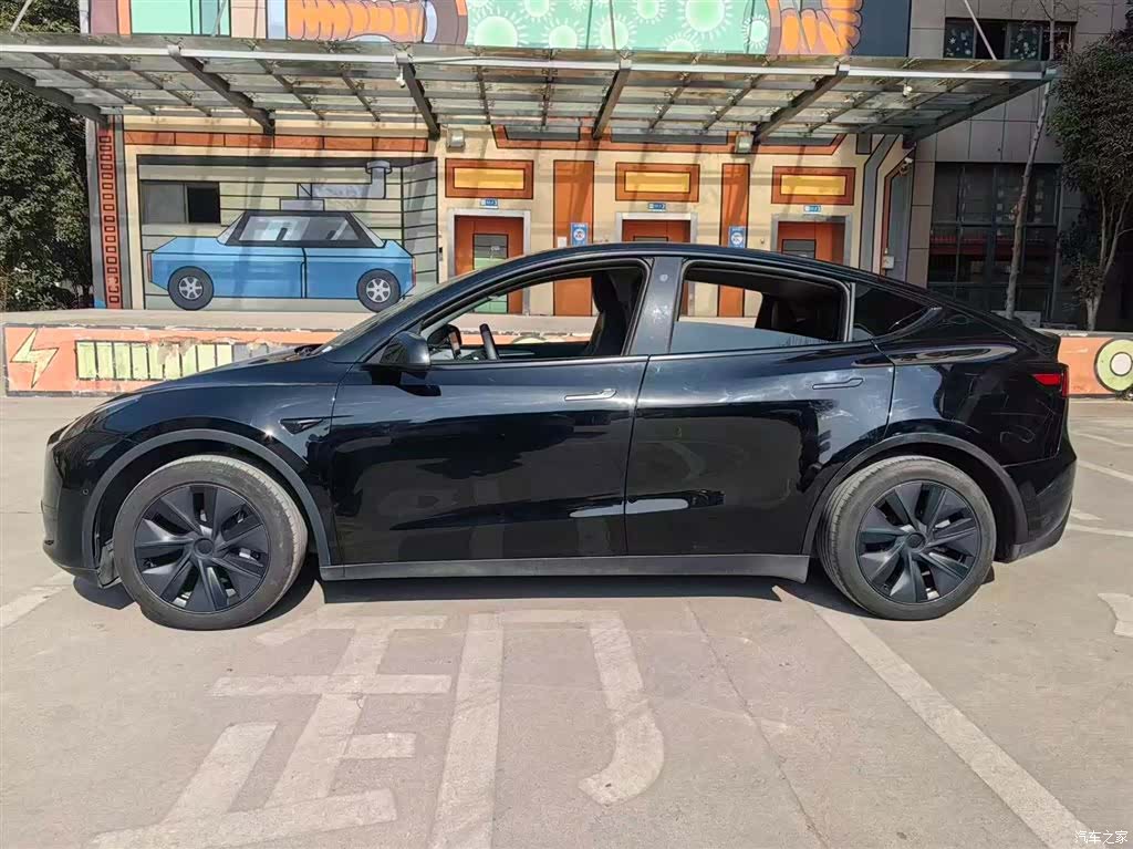 Tesla Model Y, 2024 15