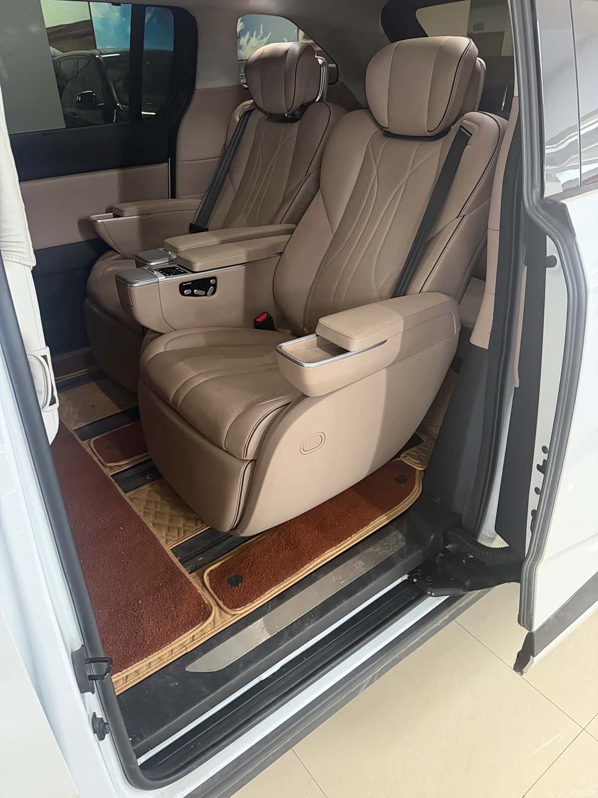 Xpeng X9, 2024 15