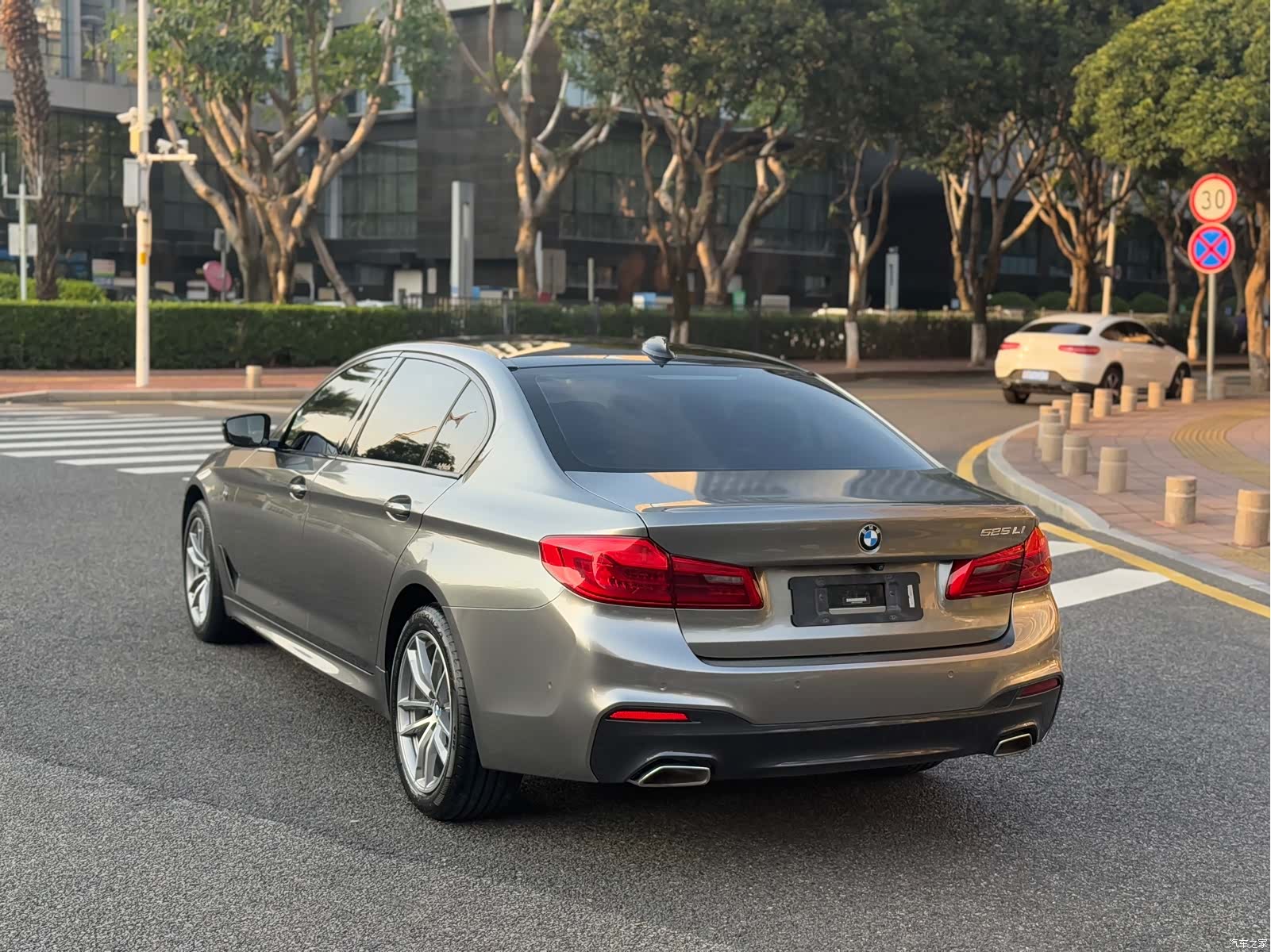 BMW 5 Series, 2018 9