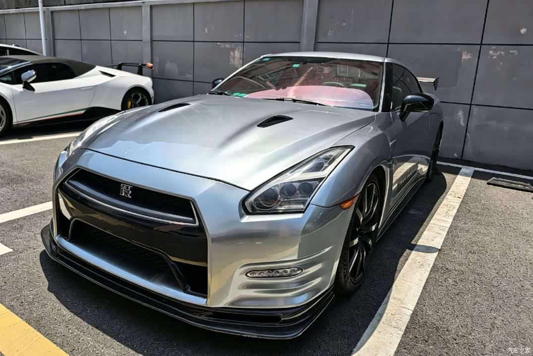 Nissan GT-R