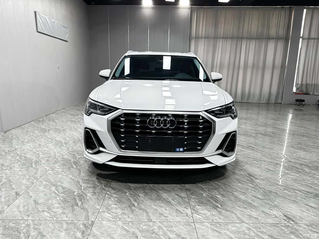 Audi Q3, 2022 2