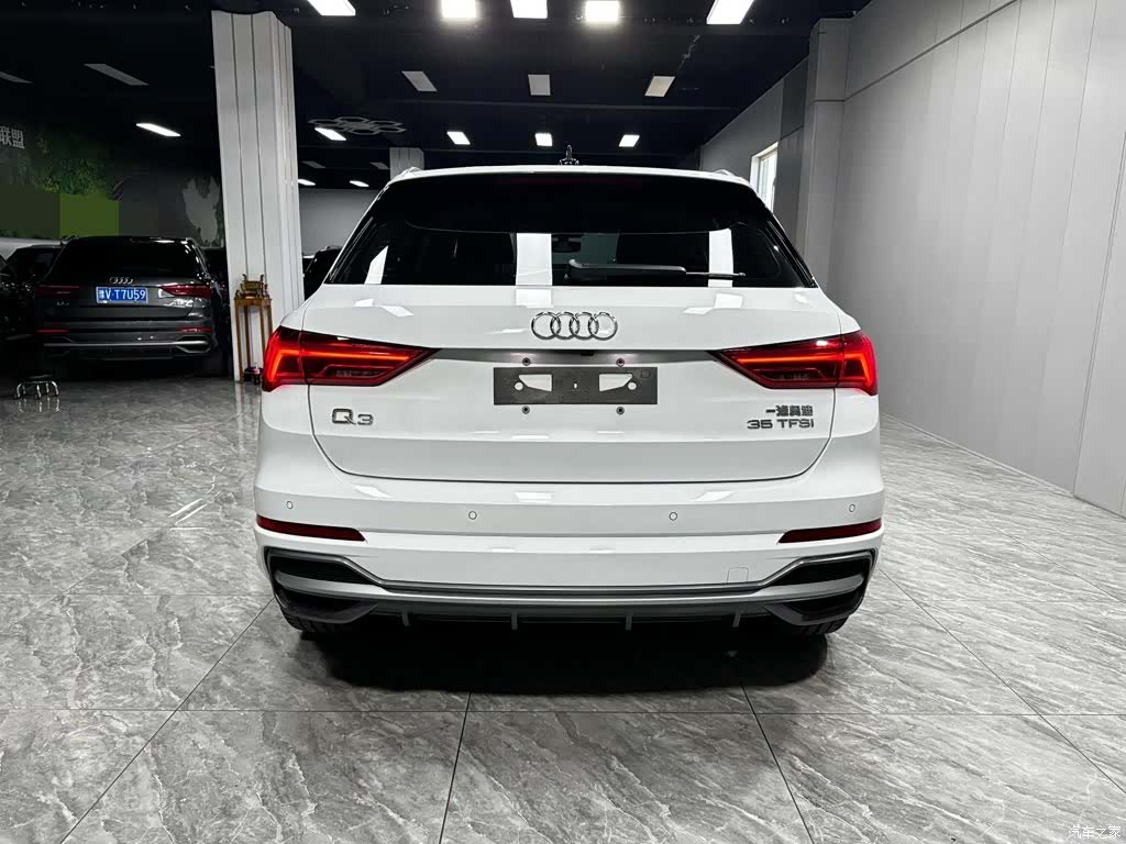 Audi Q3, 2022 все фото