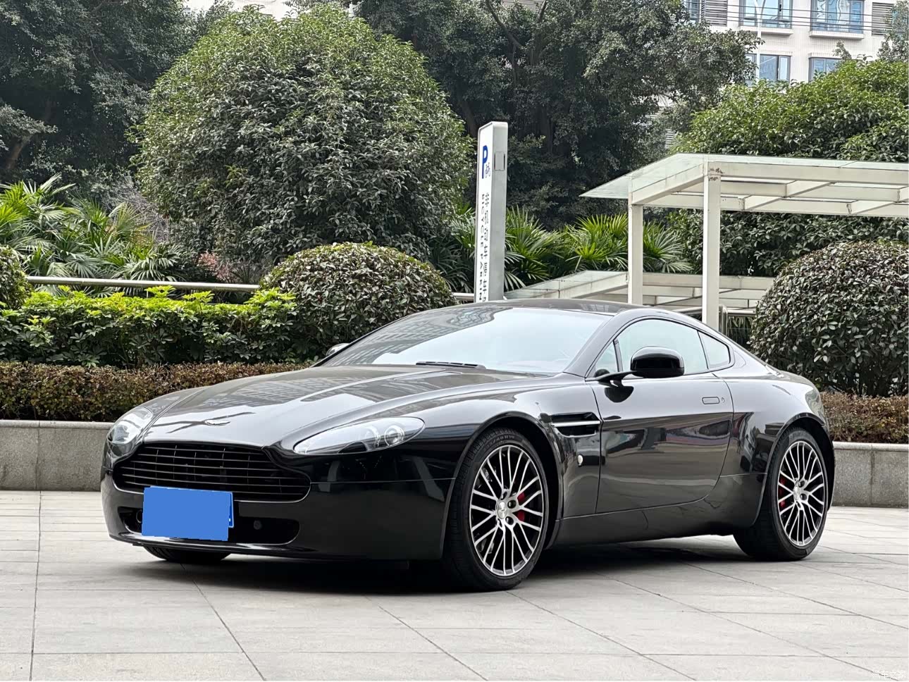 Aston Martin Vantage