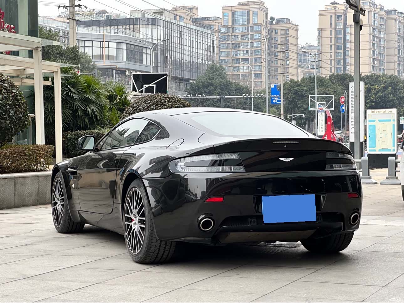 Aston Martin Vantage, 2012 7