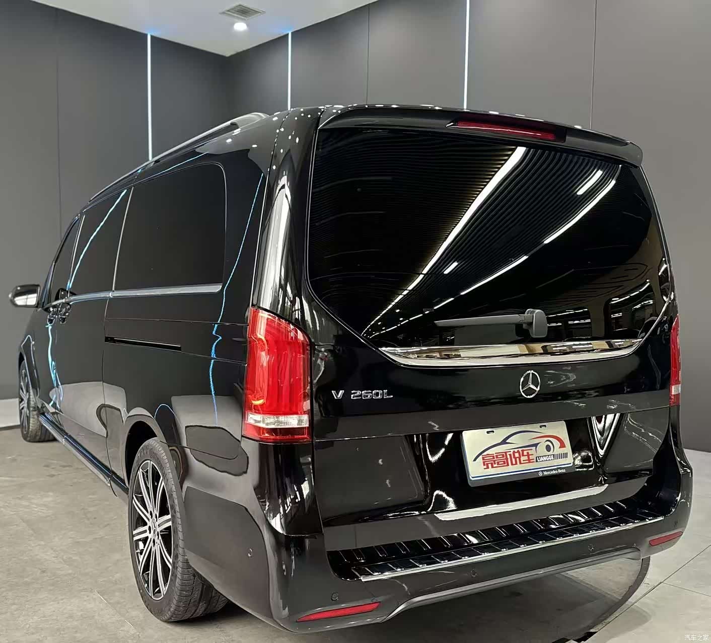 Mercedes-Benz V-Class, 2024 8