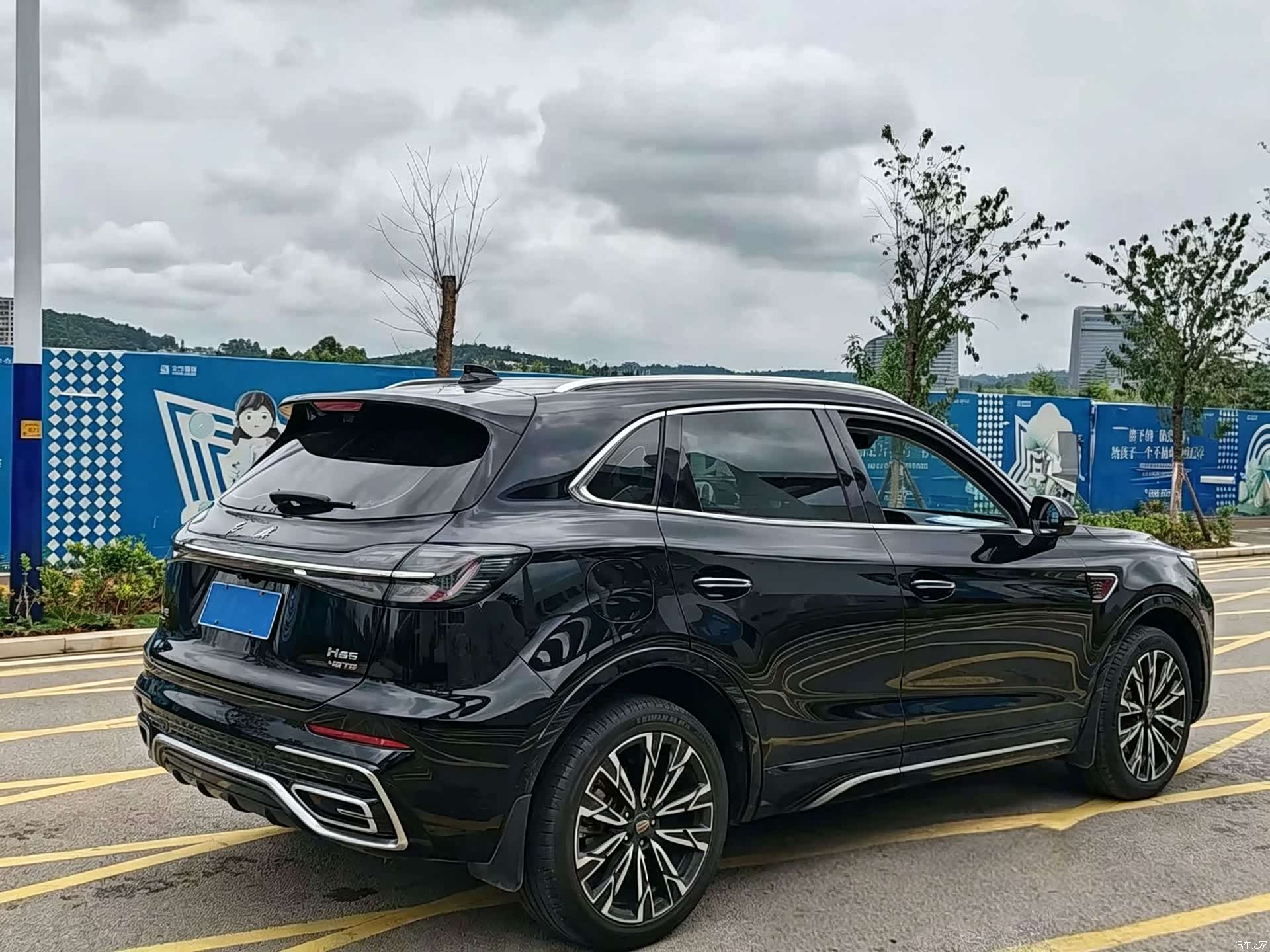 Hongqi HS5, 2024 9