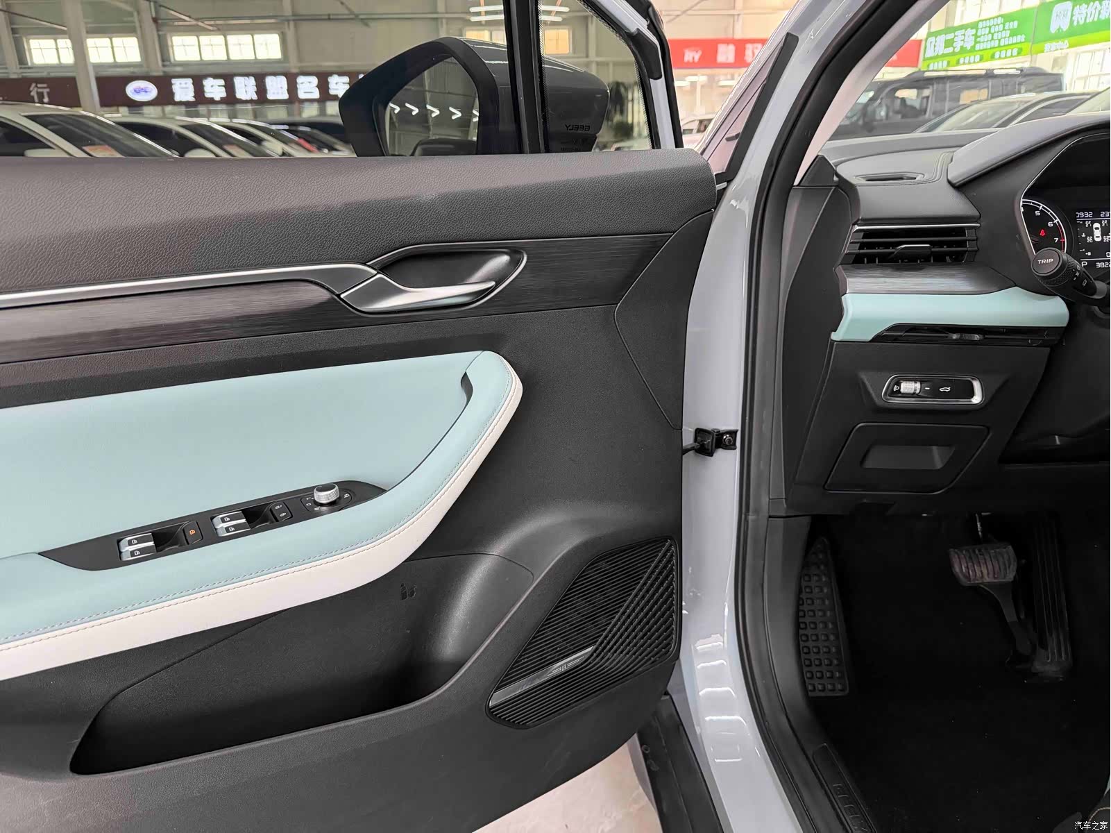 Geely Emgrand, 2022 9