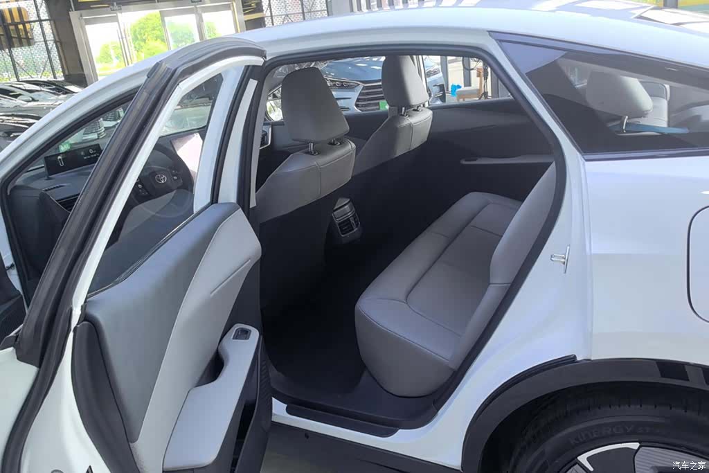 Toyota bZ3, 2026 11