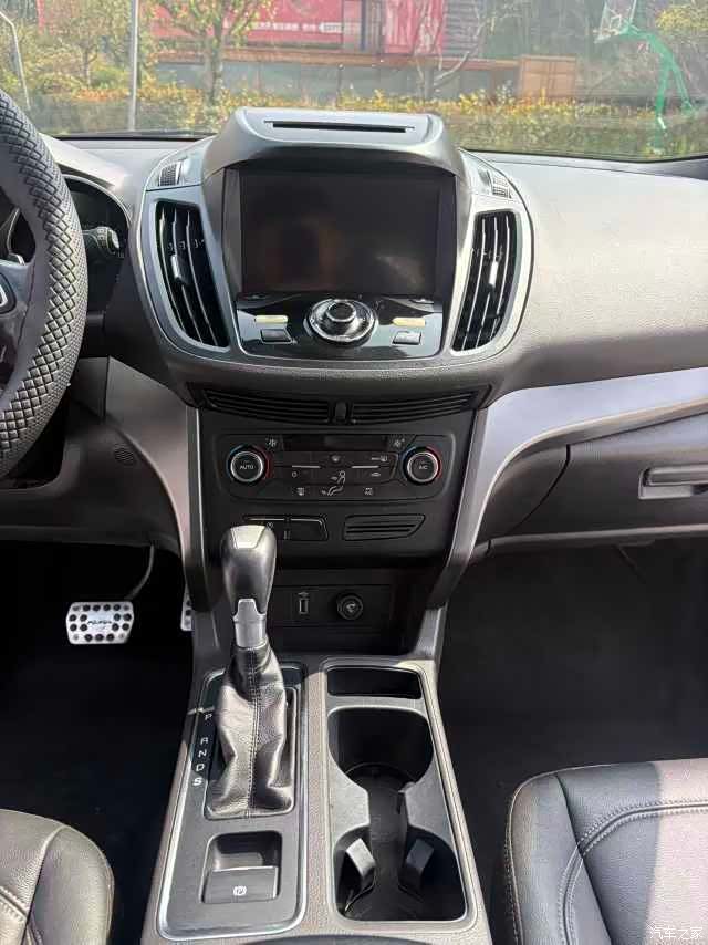 Ford Kuga, 2017 12