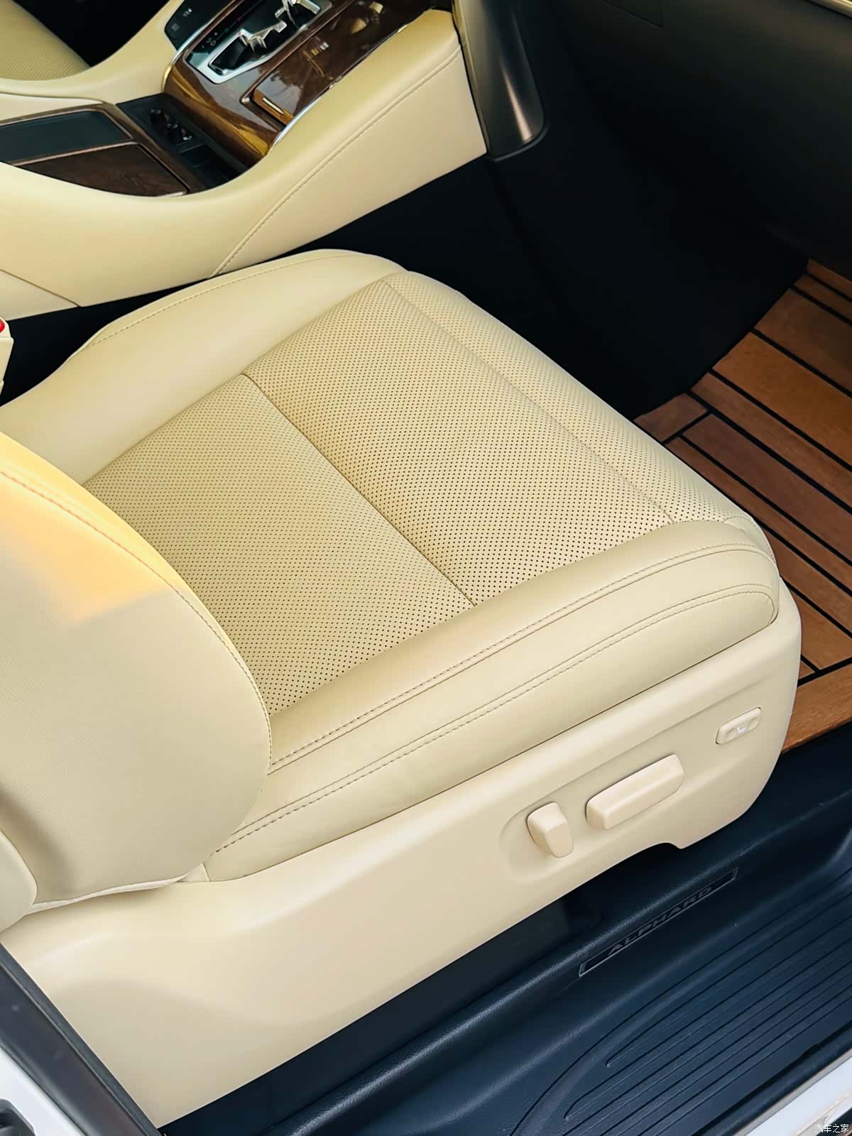 Toyota Alphard, 2018 25