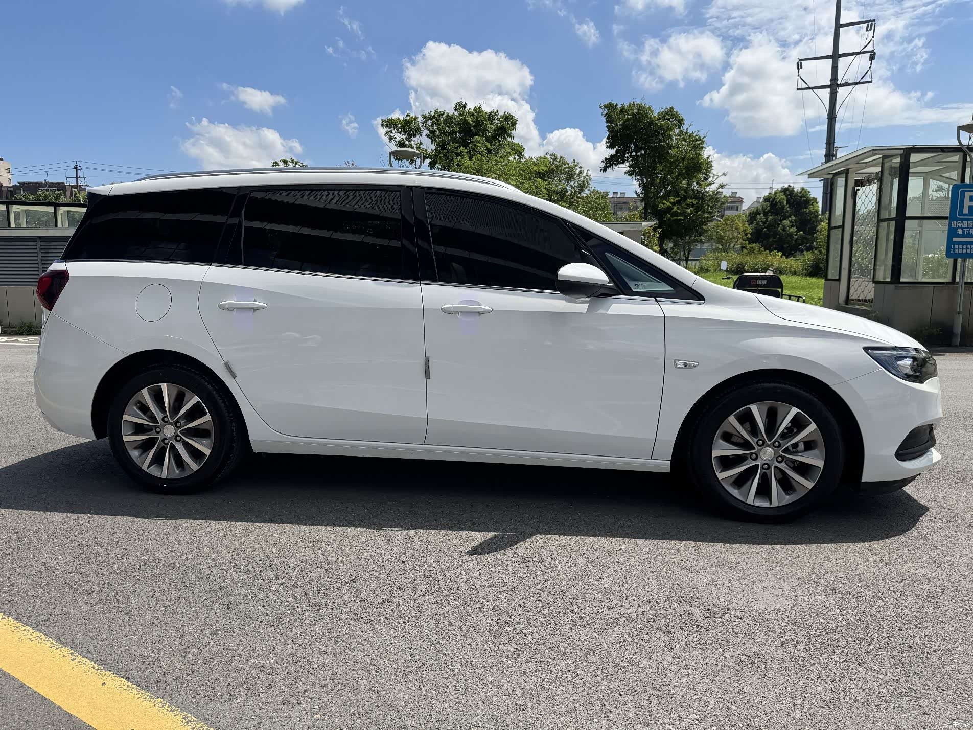 Buick GL6, 2022 21