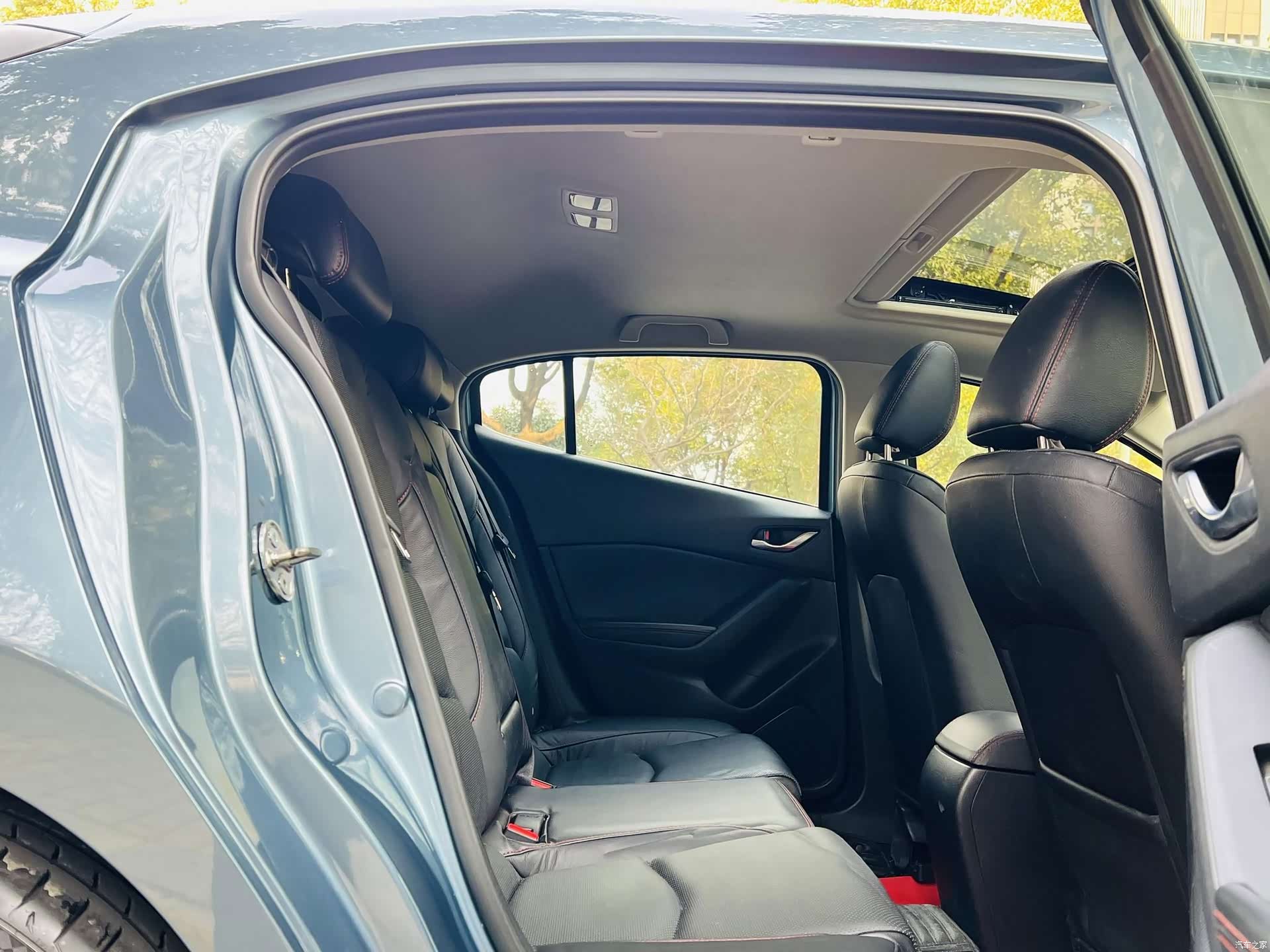 Mazda Mazda3, 2015 12