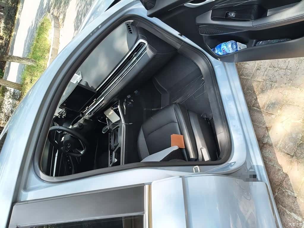 Geely Emgrand, 2023 19