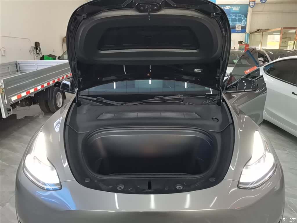 Tesla Model Y, 2024 20