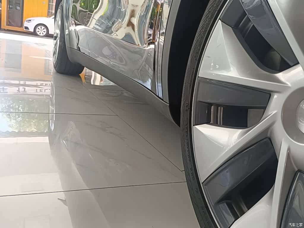 Tesla Model Y, 2023 21