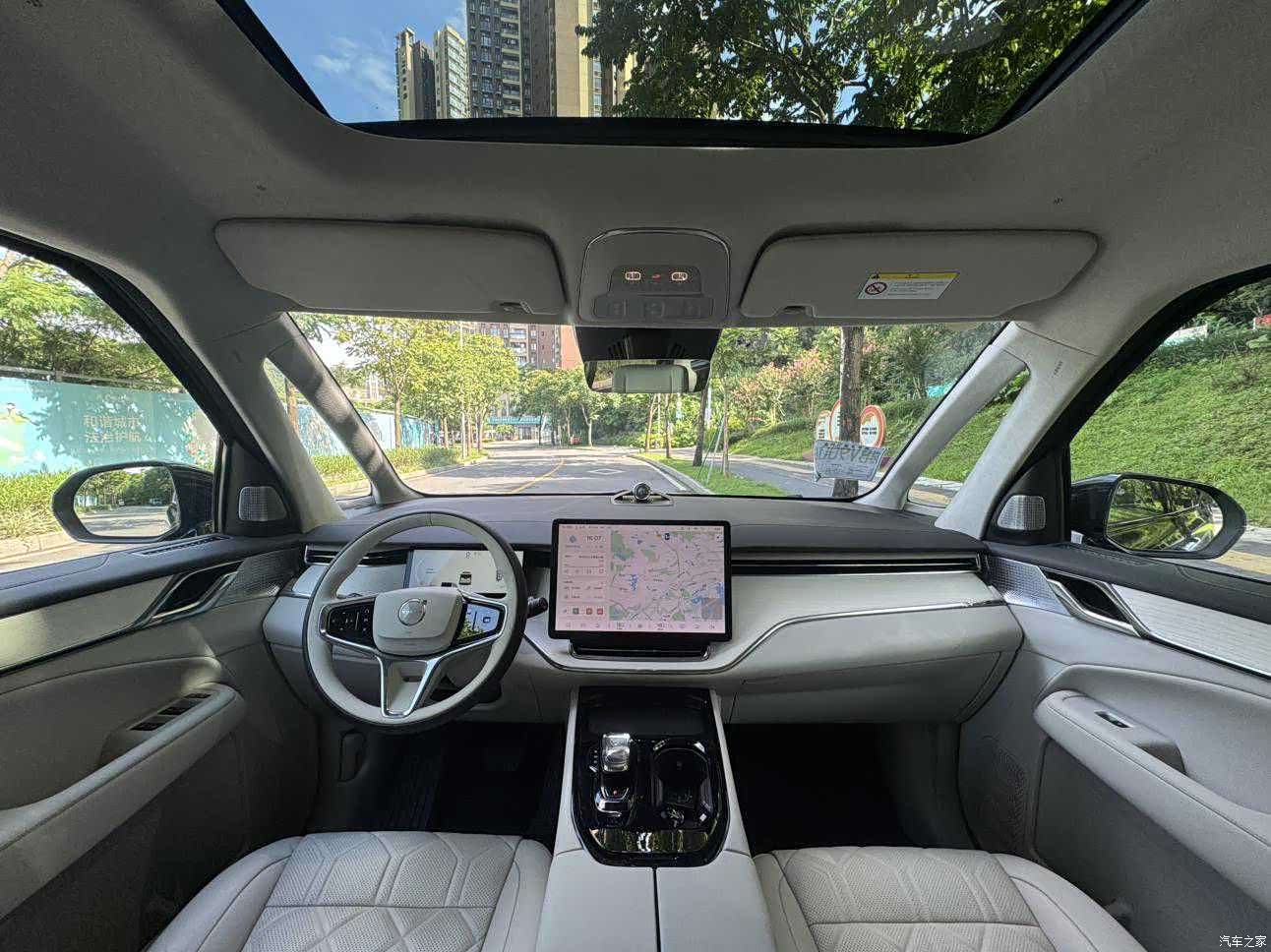 Volvo EM90, 2024 13