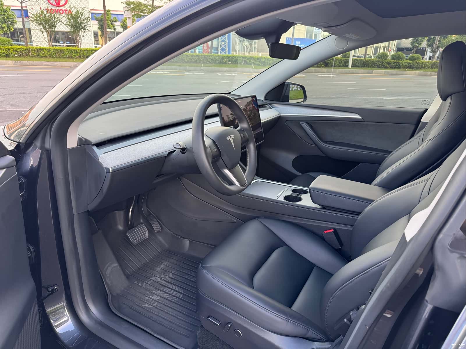 Tesla Model Y, 2024 все фото