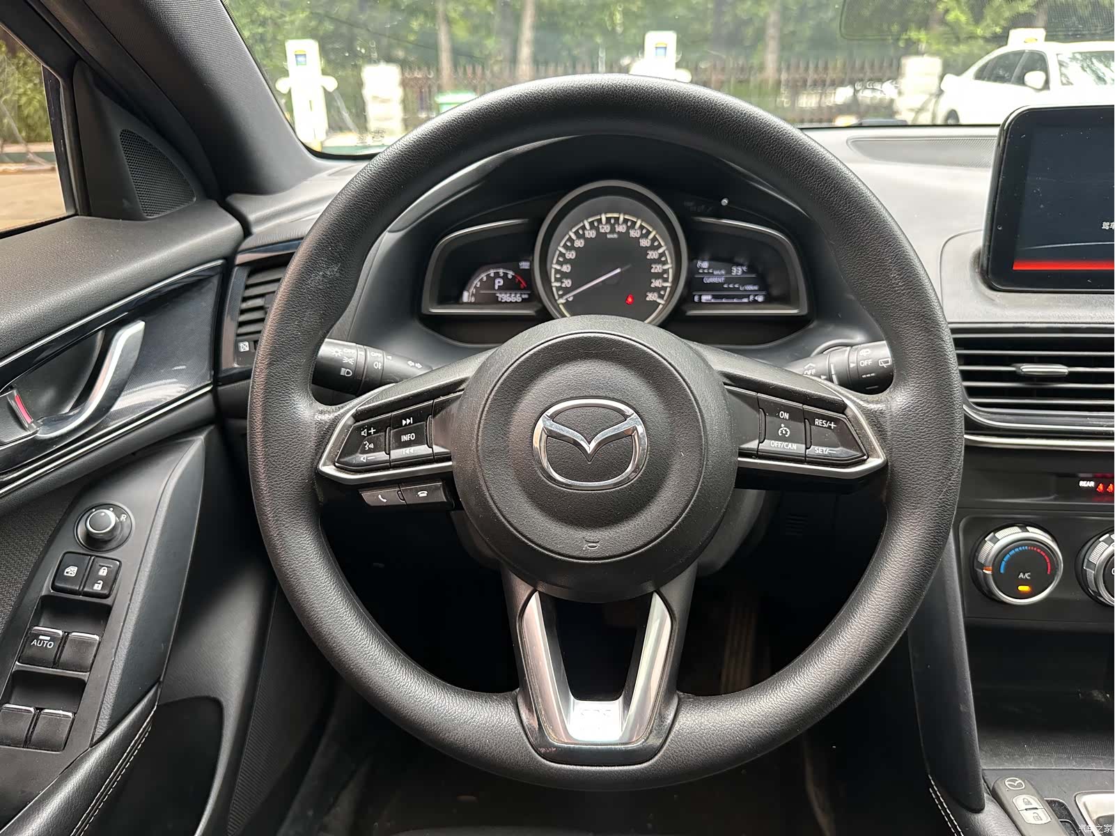 Mazda CX-4, 2019 10