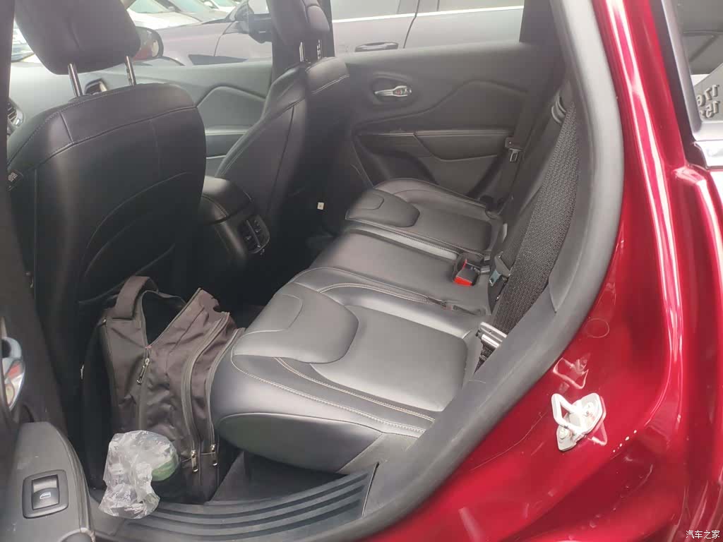 Jeep Cherokee, 2016 13