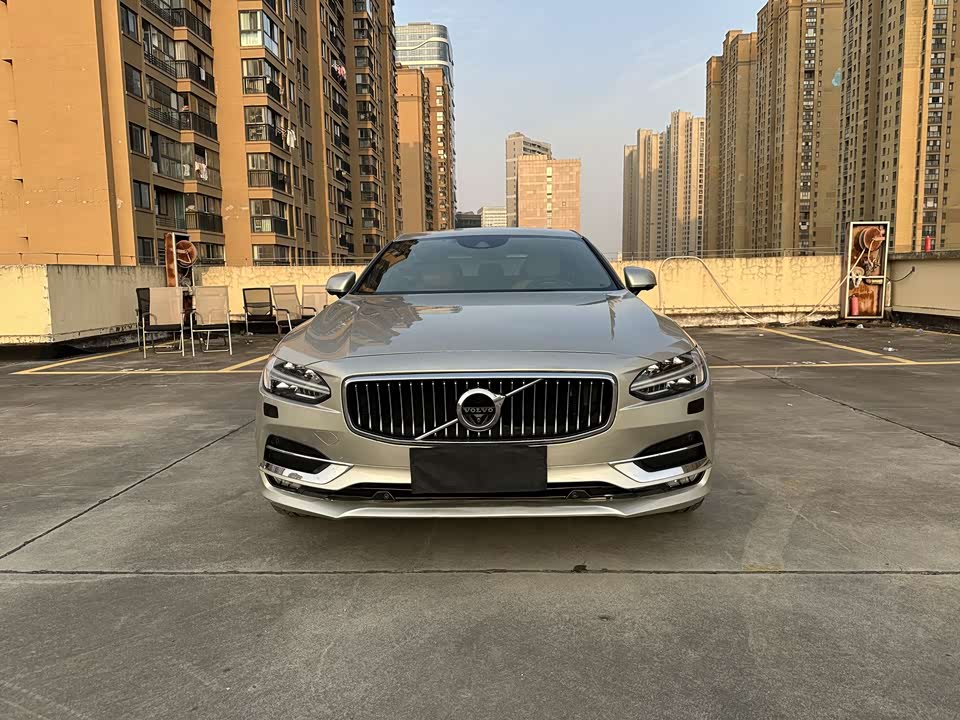Volvo S90