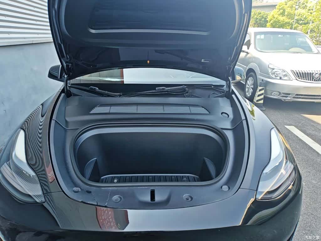 Tesla Model Y, 2023 20