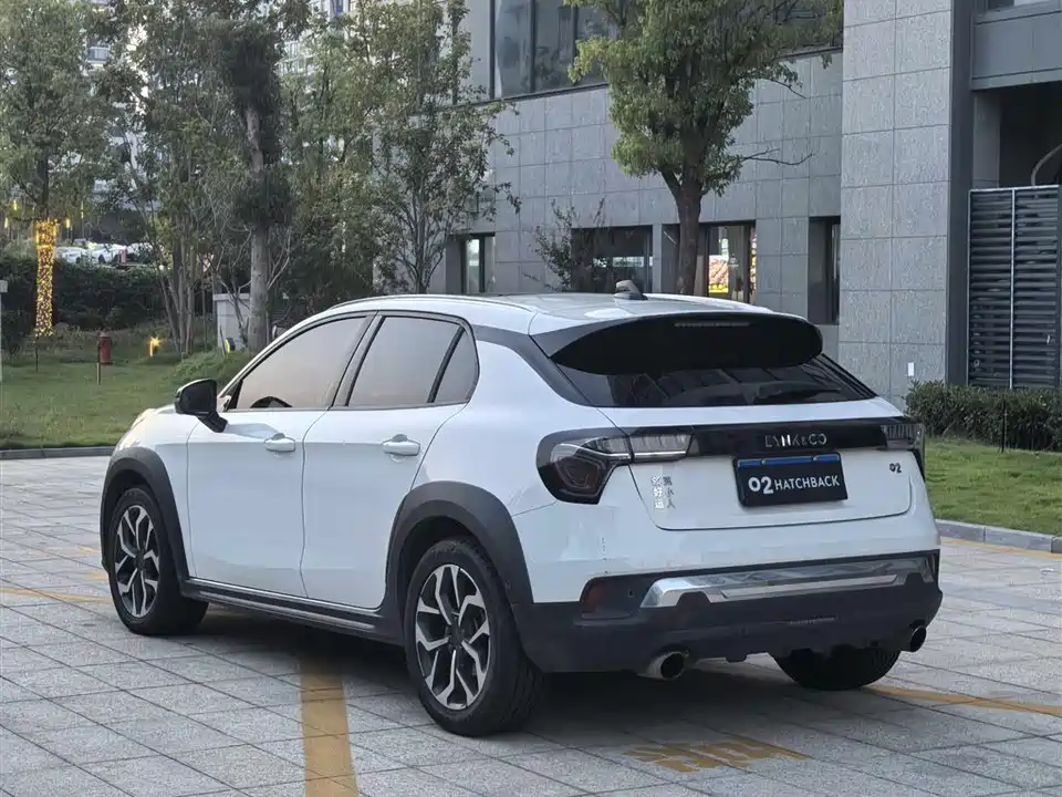 Lynk & Co 02