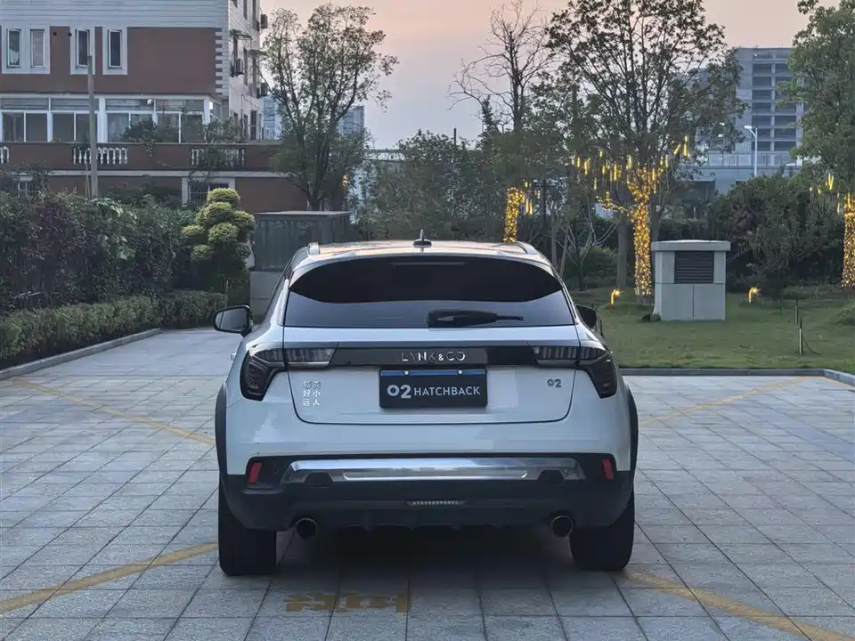 Lynk & Co 02