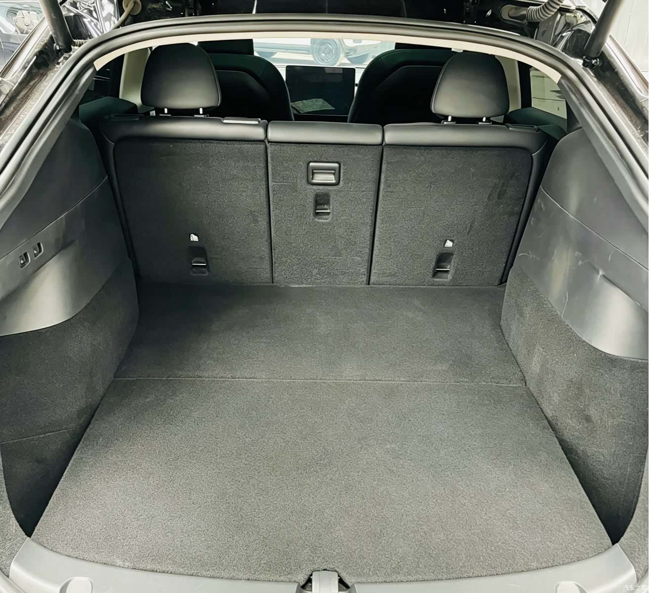 Tesla Model Y, 2024 18