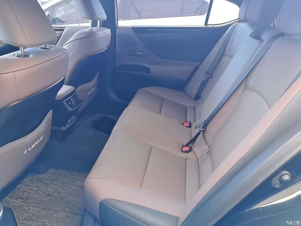 Lexus ES, 2024 17