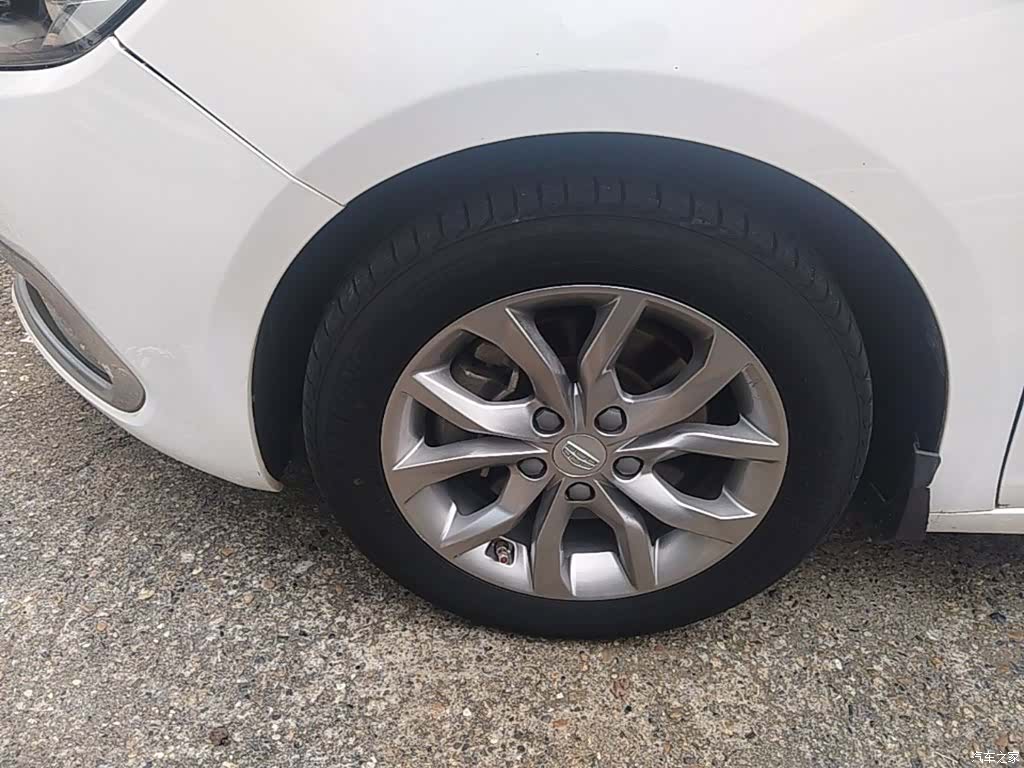 Geely Emgrand, 2017 23