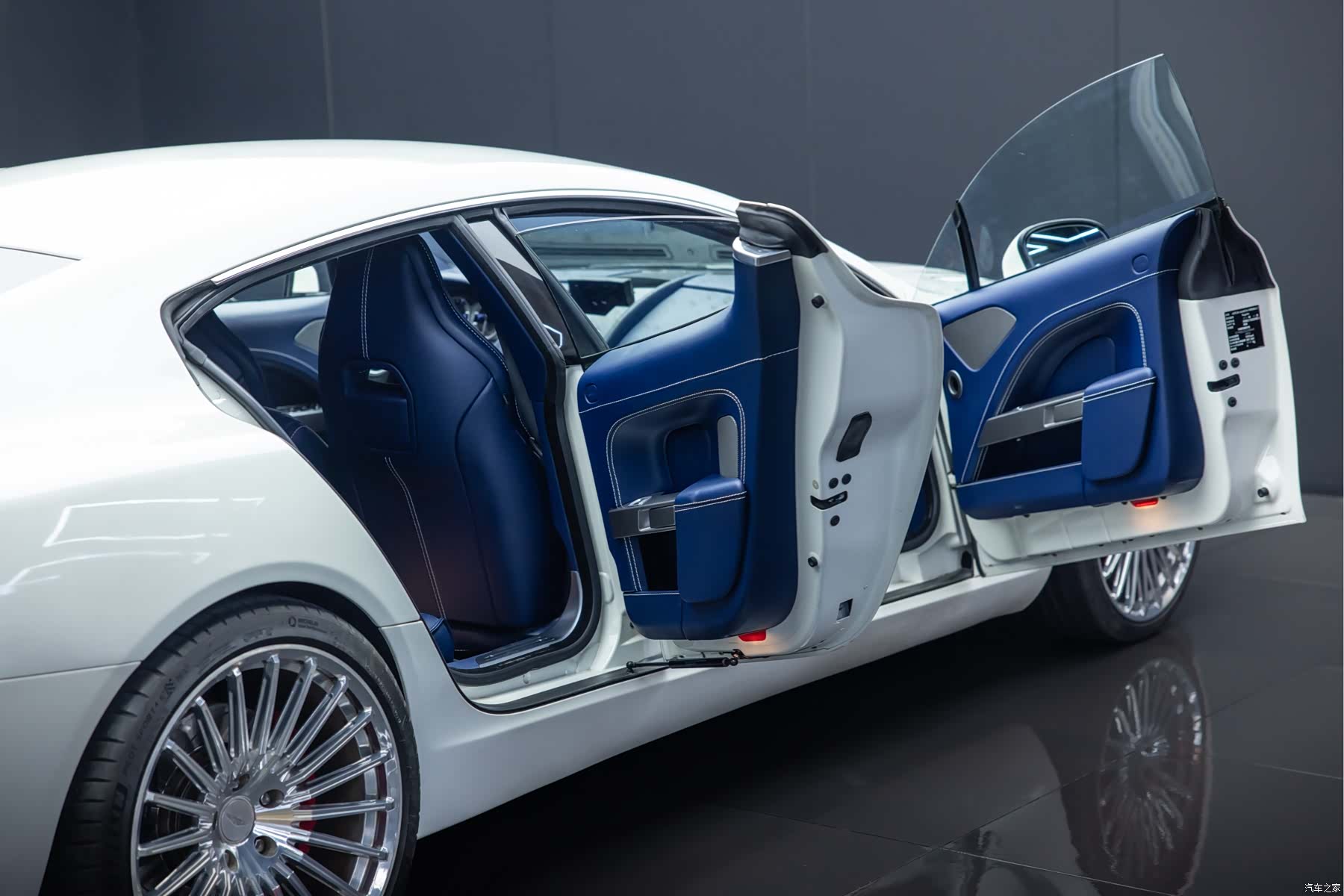Aston Martin Rapide, 2017 40