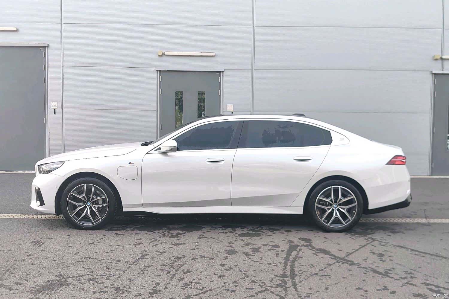 BMW i5, 2025 4