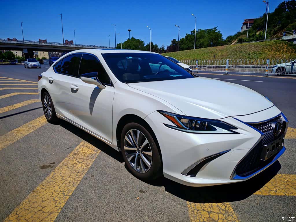 Lexus ES, 2019 4