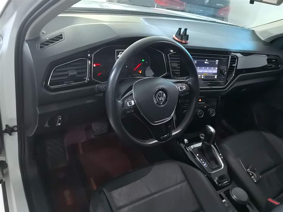 Volkswagen T-ROC exploring Songs