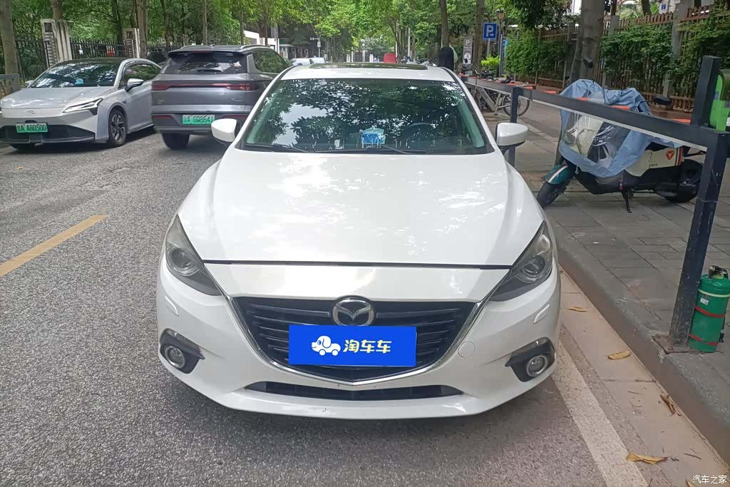 Mazda Mazda3, 2015 2