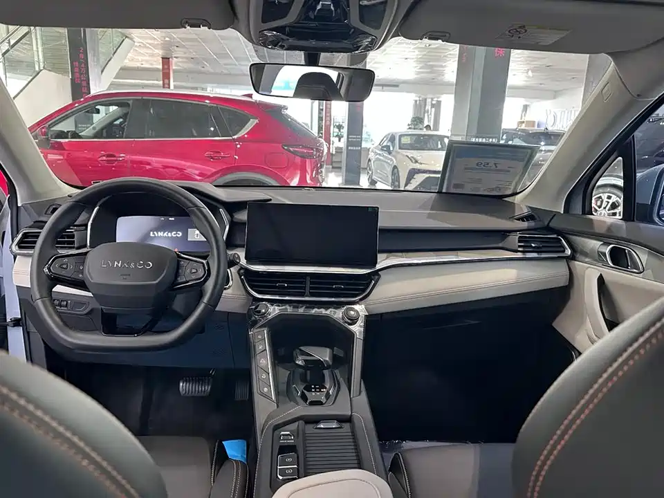 Lynk & Co 06 EM-P