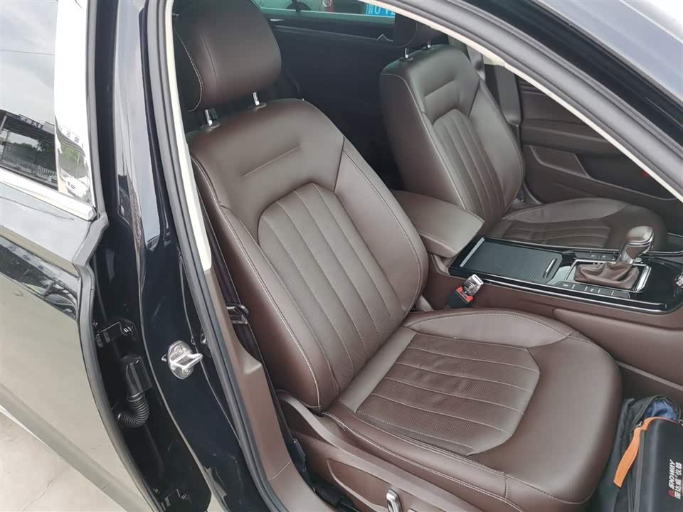Volkswagen Huiang