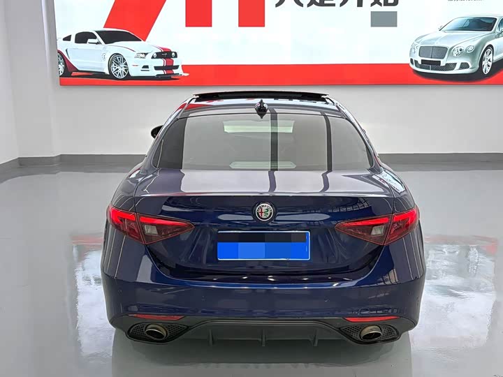 Alfa Romeo Giulia 2017 2.0T 200HP jing ying ban