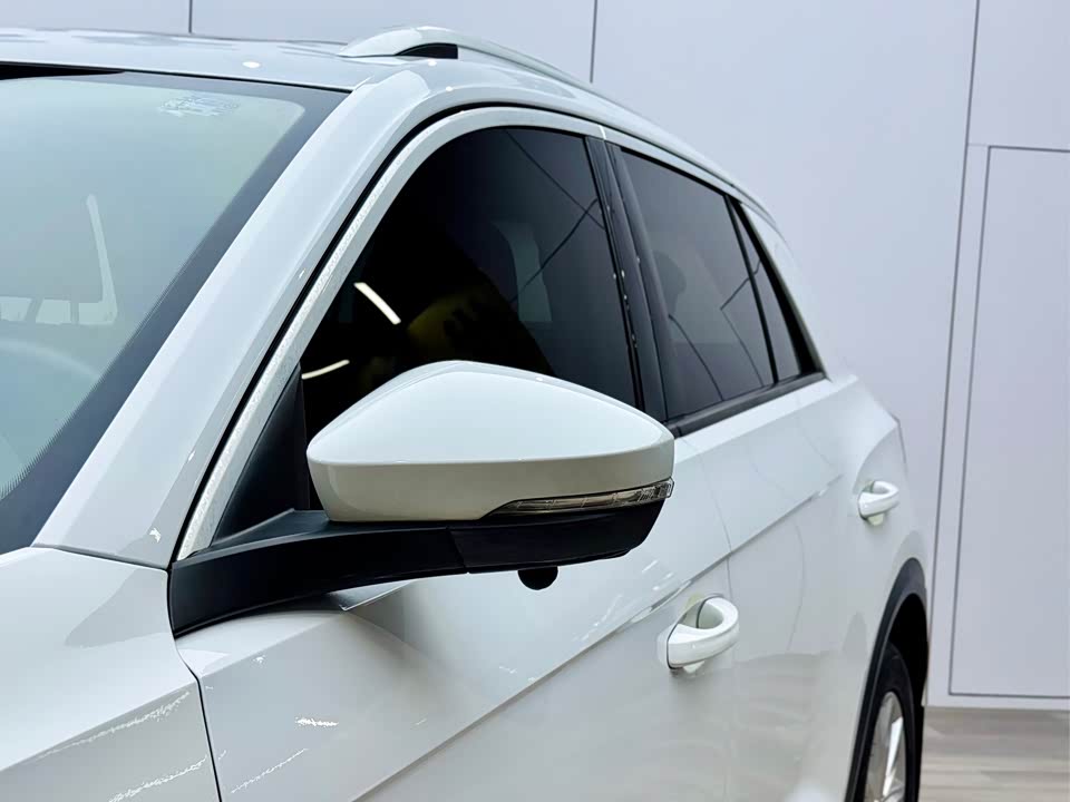 Volkswagen T-ROC exploring Songs