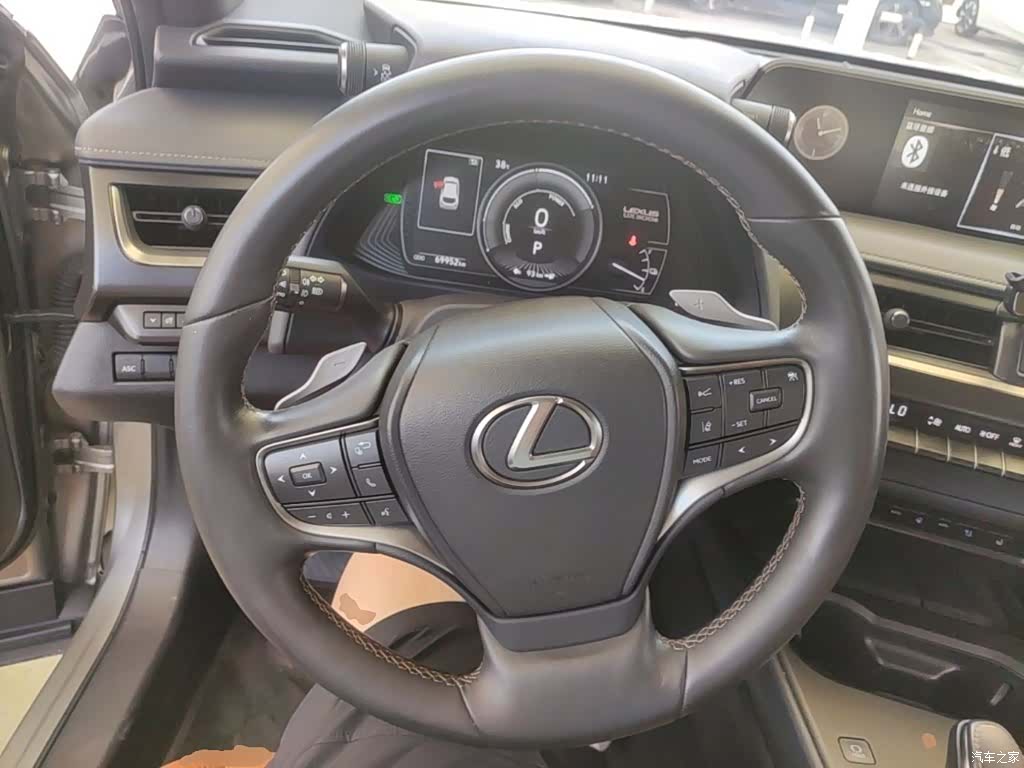 Lexus UX, 2021 11