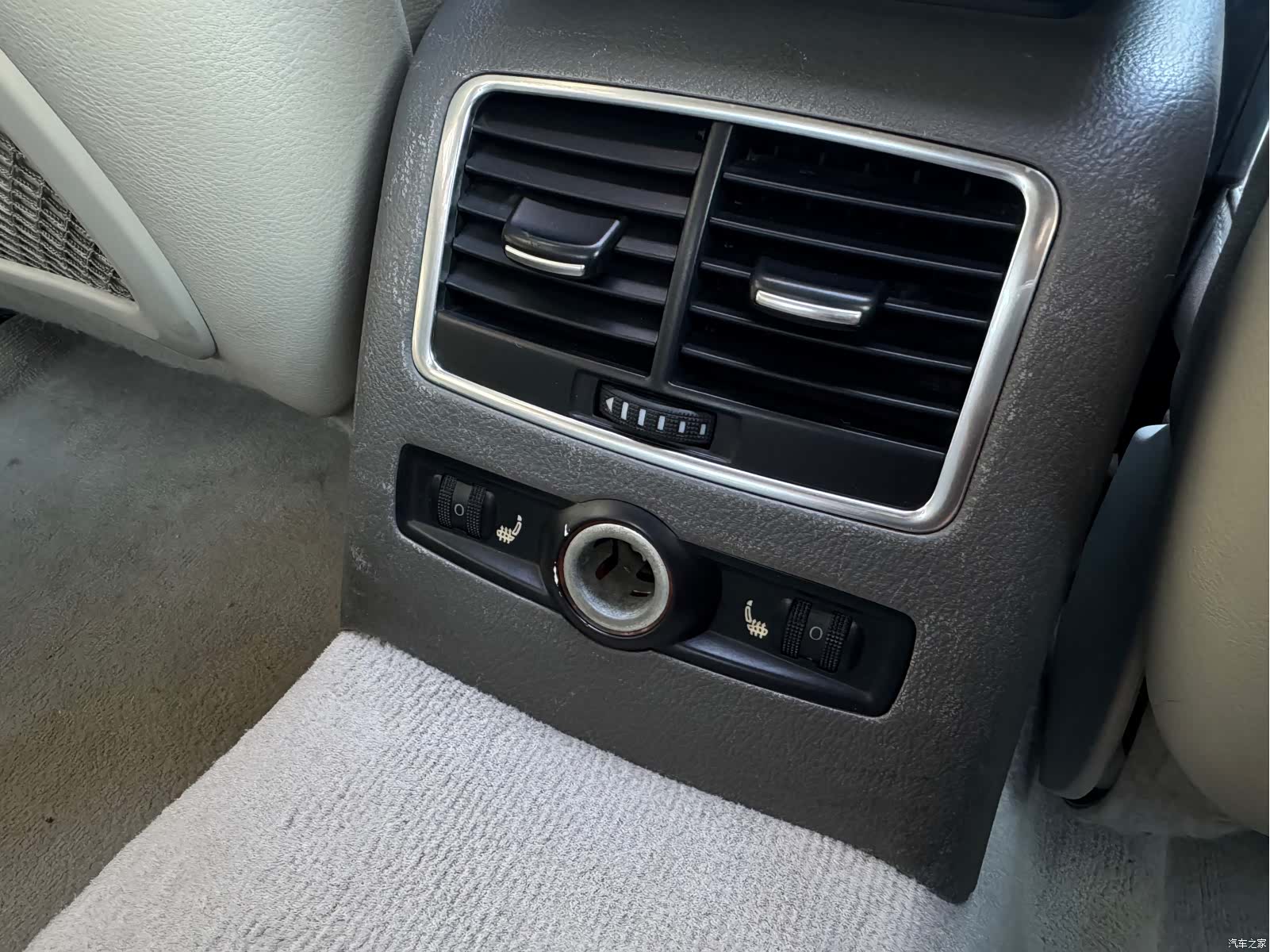 Audi A6L, 2010 25