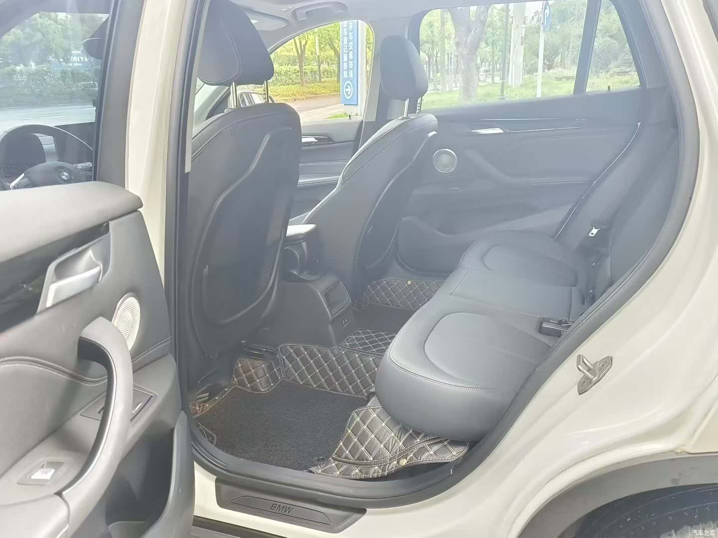 BMW X1, 2022 все фото